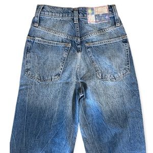 39. NWT Free People With The Band Relaxed Jeans In Blue